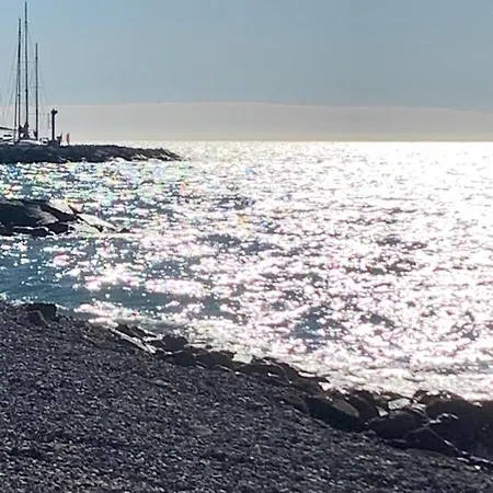 Port Centre Et Soleil